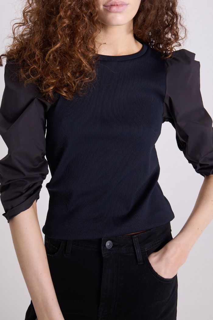 TOP PALLIDA NEGRO